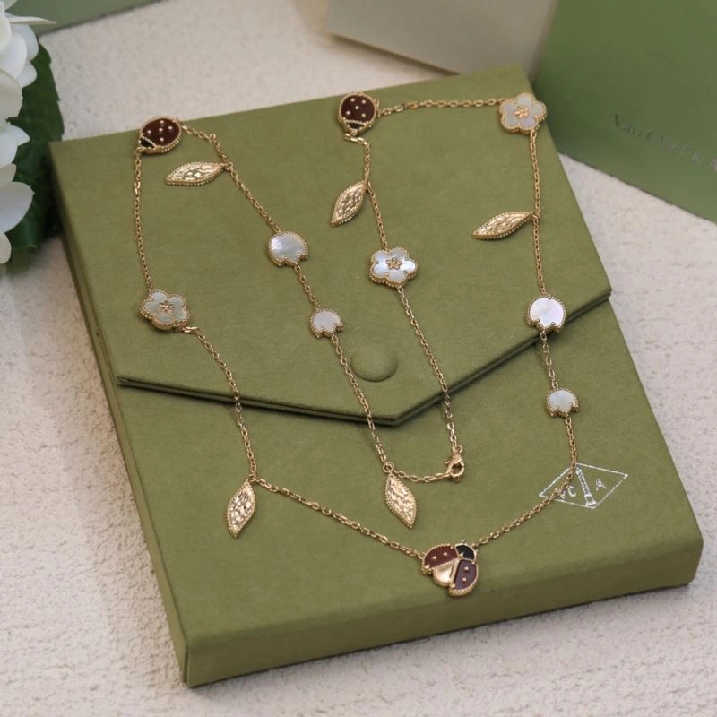 Vca Necklaces Supportive 255522