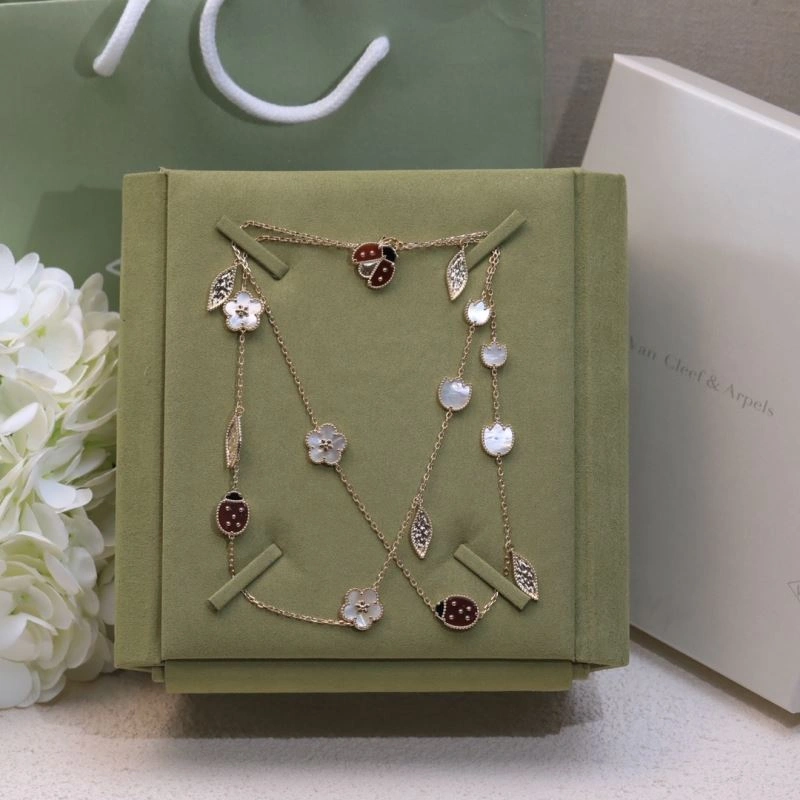 Vca Necklaces Supportive 255522