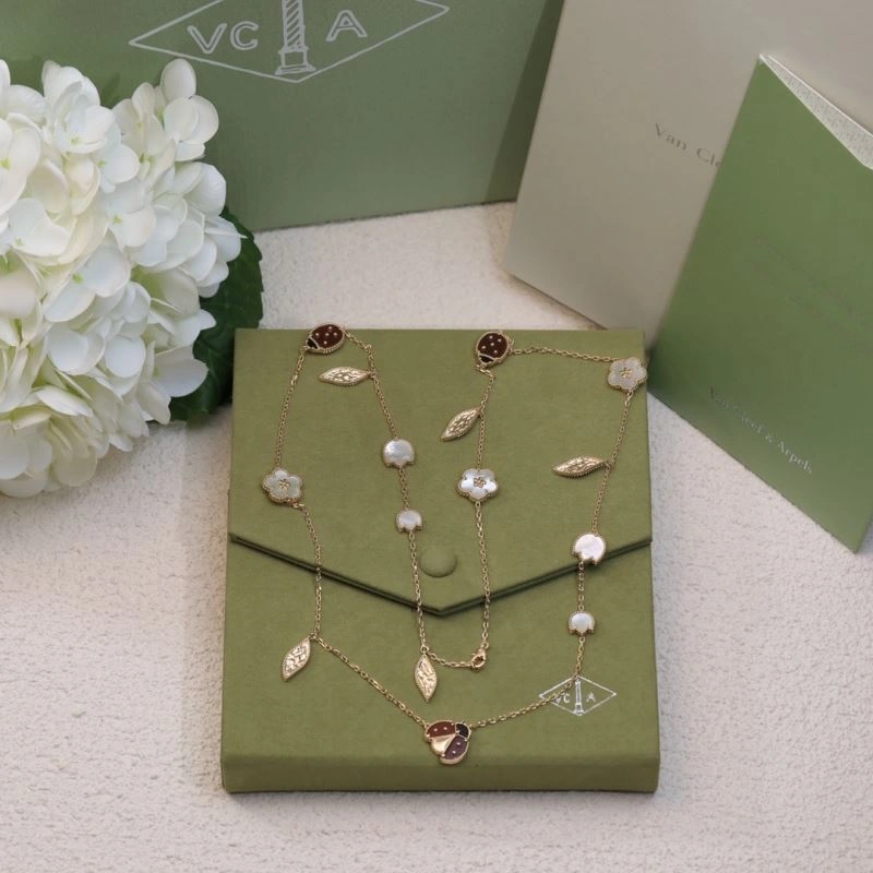 Vca Necklaces Supportive 255522