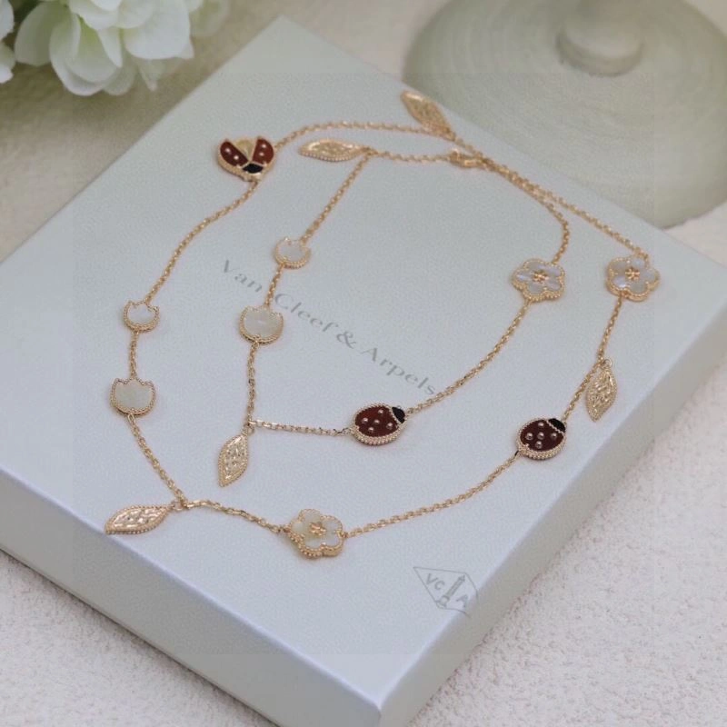 Vca Necklaces Supportive 255522