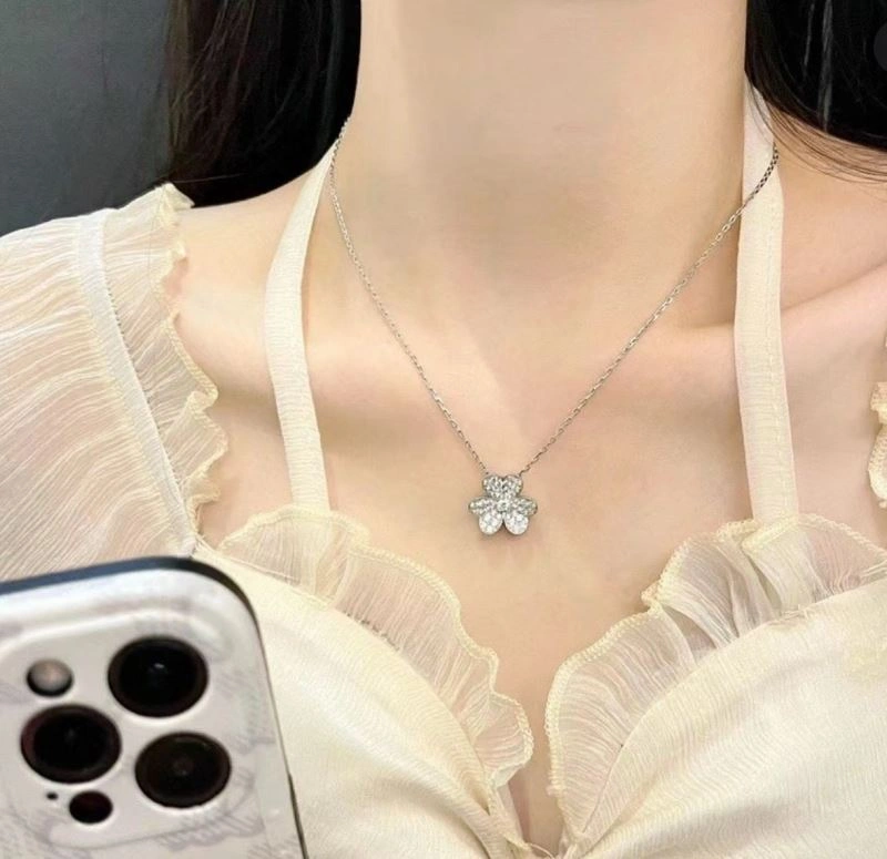 Sustainable Vca Necklaces 255532