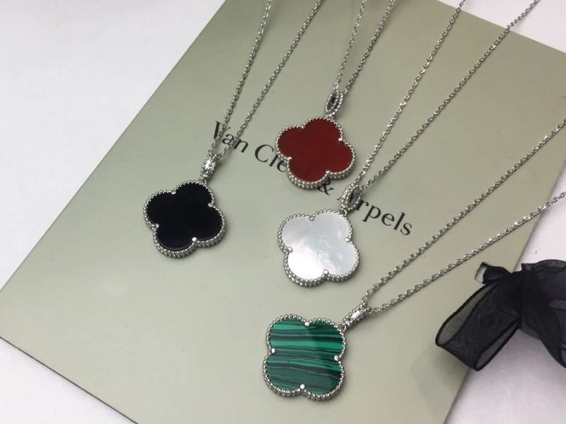 Vca Necklaces SmoothTexture 255382