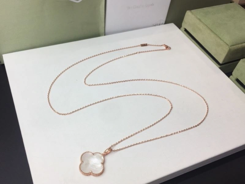 Vca Necklaces SmoothTexture 255382