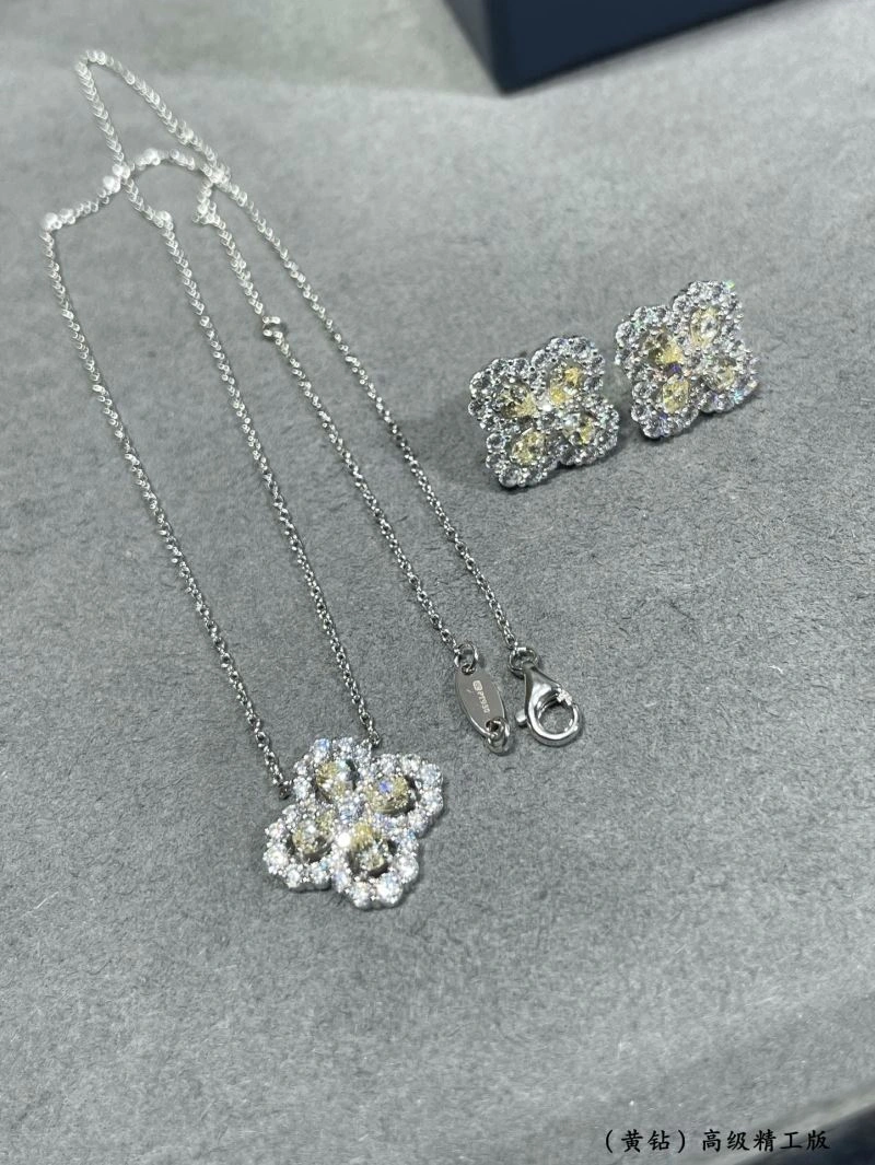 UrbanStyle Vca Necklaces 255192