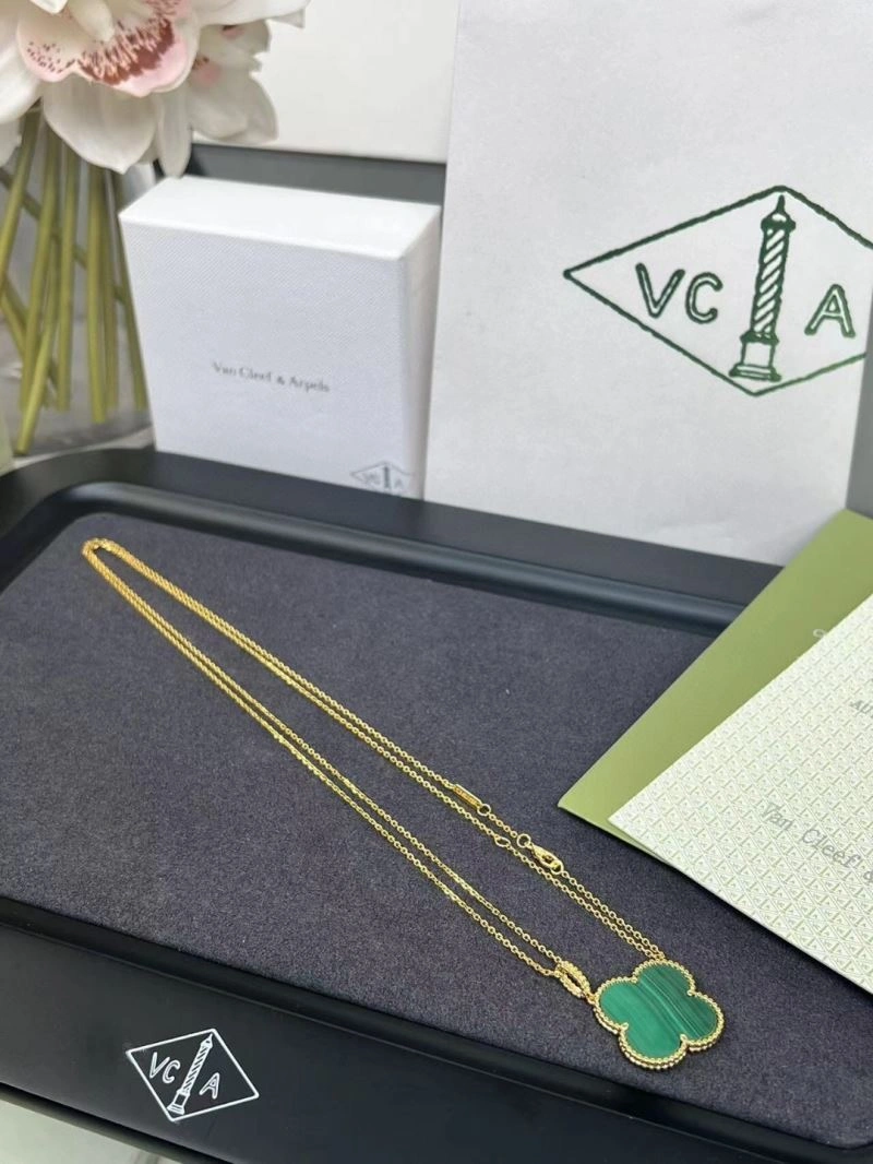 Lightweight Vca Necklaces 255188