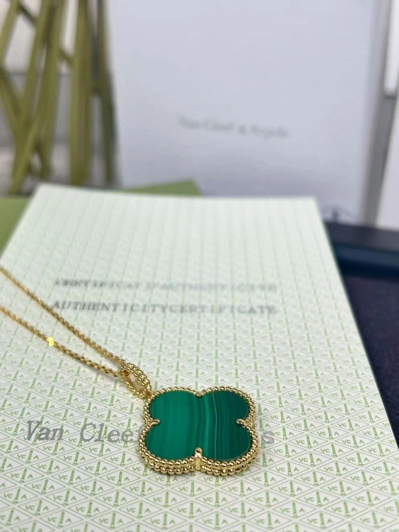 Lightweight Vca Necklaces 255188