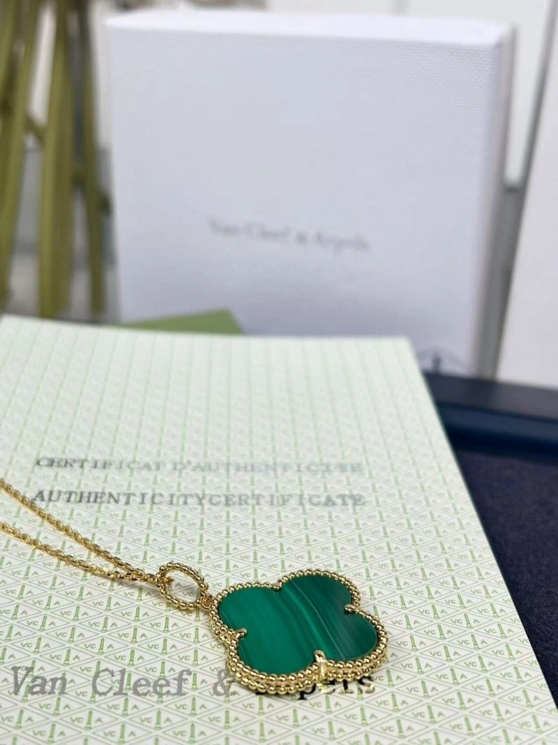 Lightweight Vca Necklaces 255188