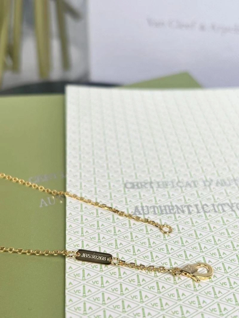 Lightweight Vca Necklaces 255188