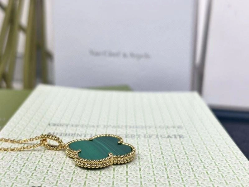 Lightweight Vca Necklaces 255188