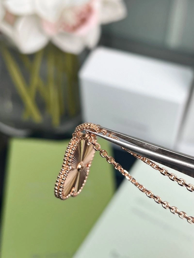 Vca Necklaces MoistureWicking 255187