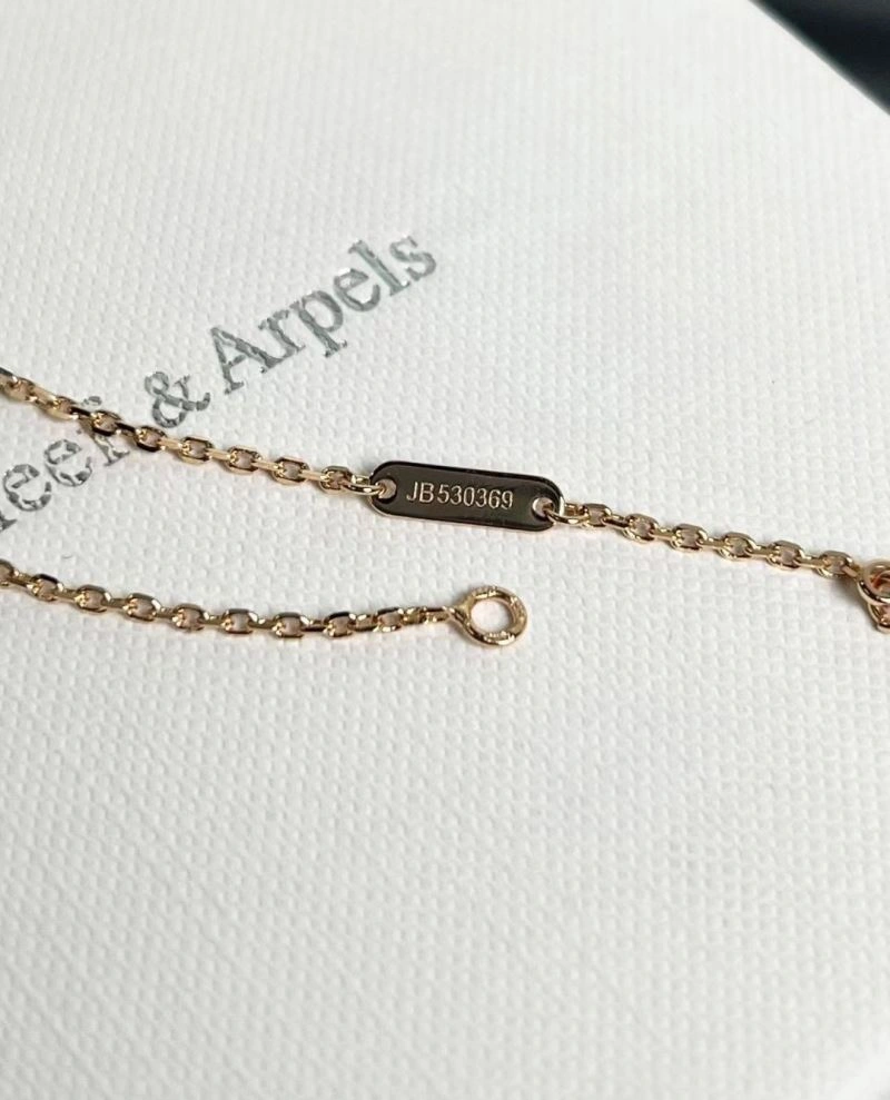 Vca Necklaces Refined 255173