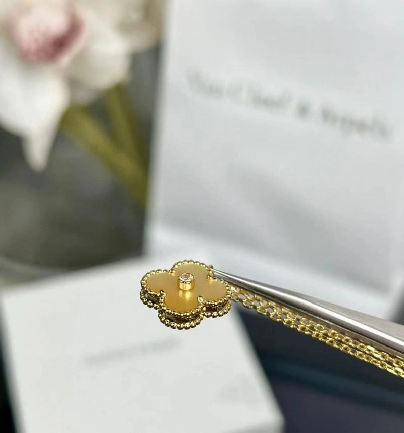 Sustainable Vca Necklaces 255177