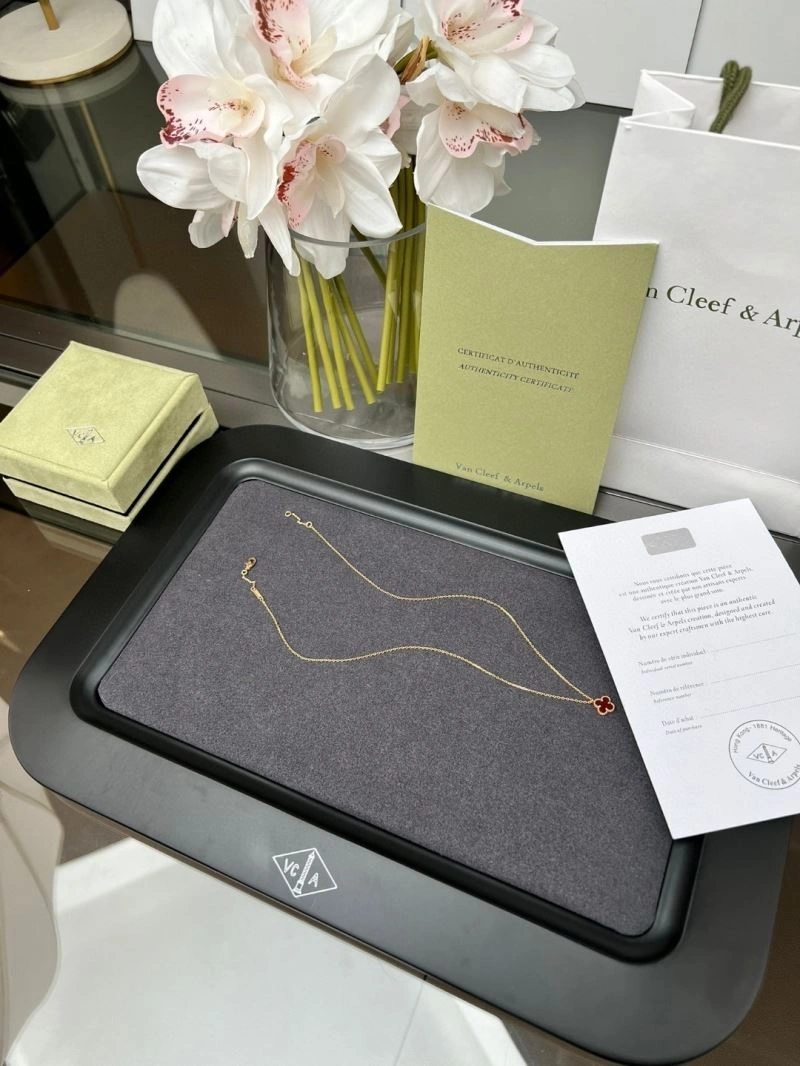 Breathable Vca Necklaces 255169