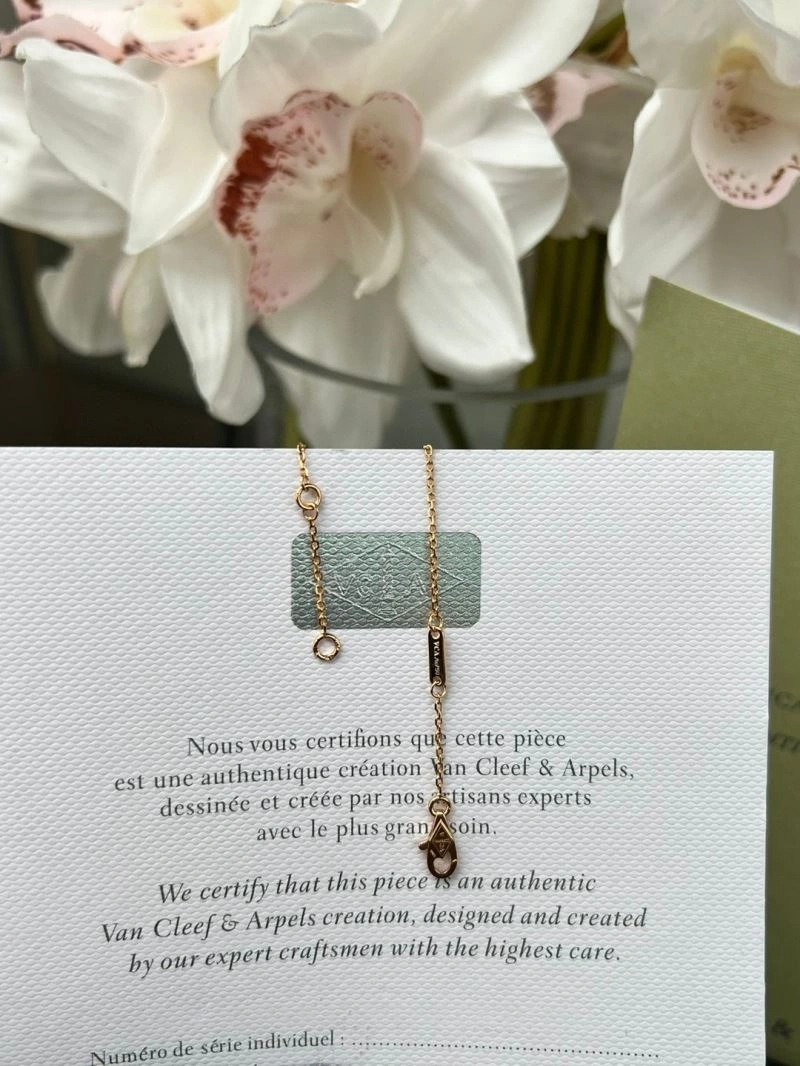 Breathable Vca Necklaces 255169