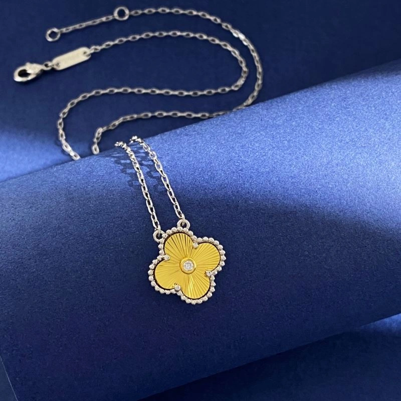 WeatherProof Vca Necklaces 255152