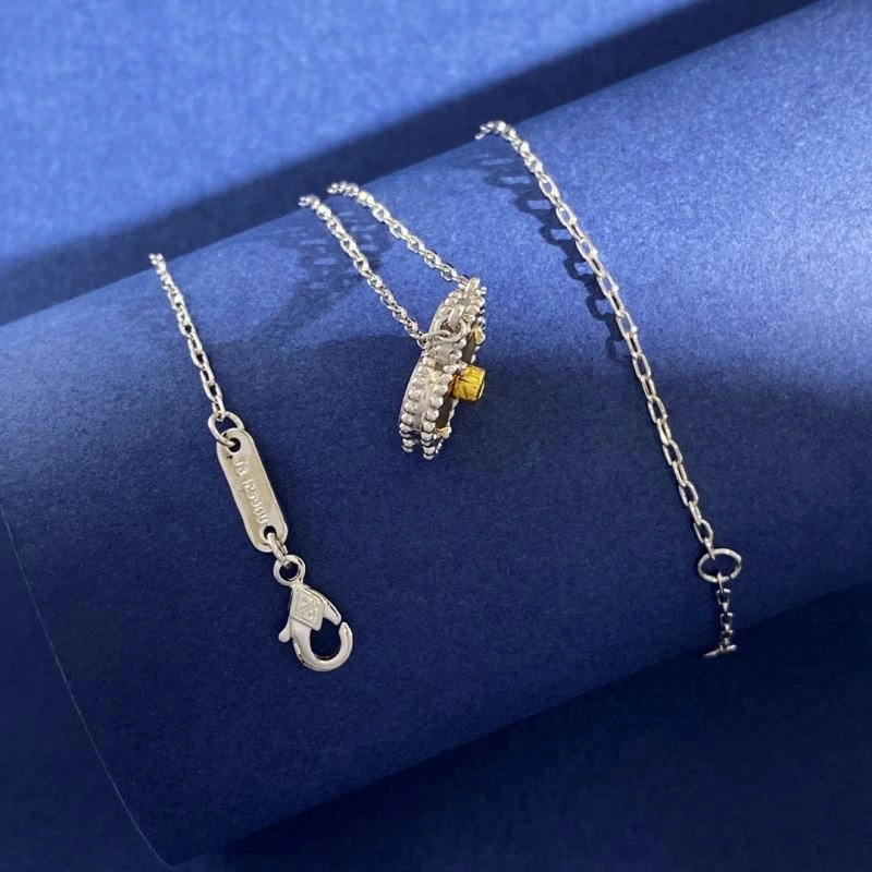 WeatherProof Vca Necklaces 255152