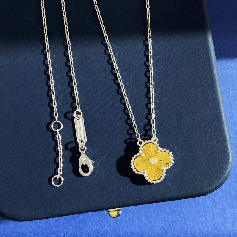 WeatherProof Vca Necklaces 255152