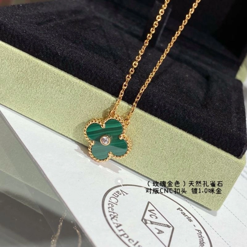 RelaxedFit Vca Necklaces 255144