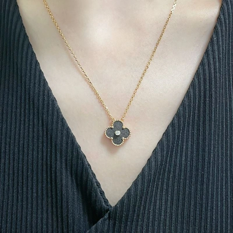 SmoothTexture Vca Necklaces 255142