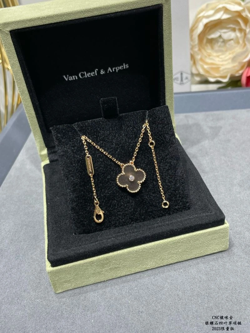 SmoothTexture Vca Necklaces 255142