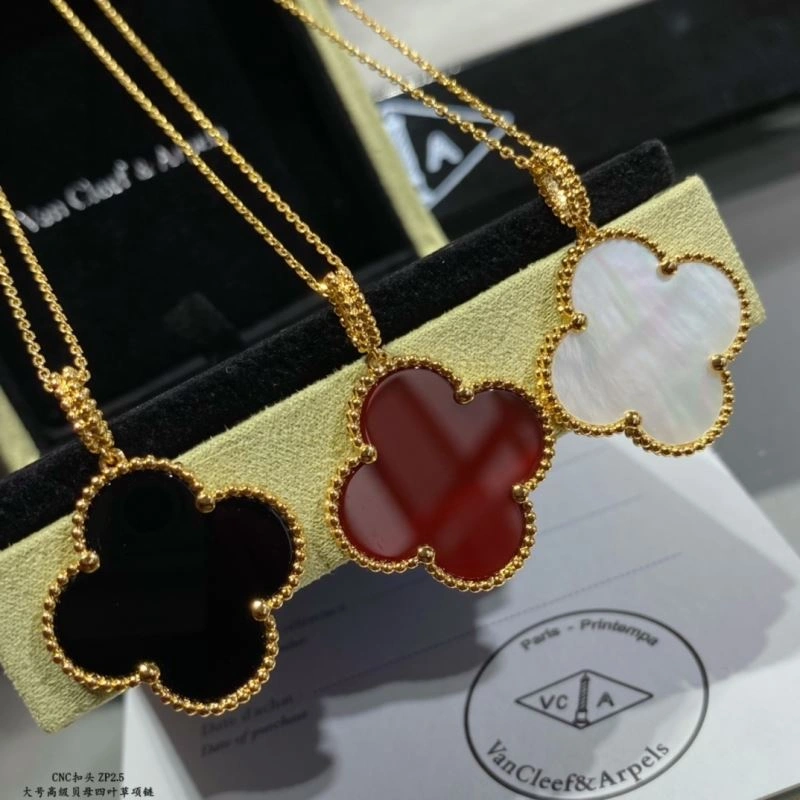 Flexible Vca Necklaces 255136