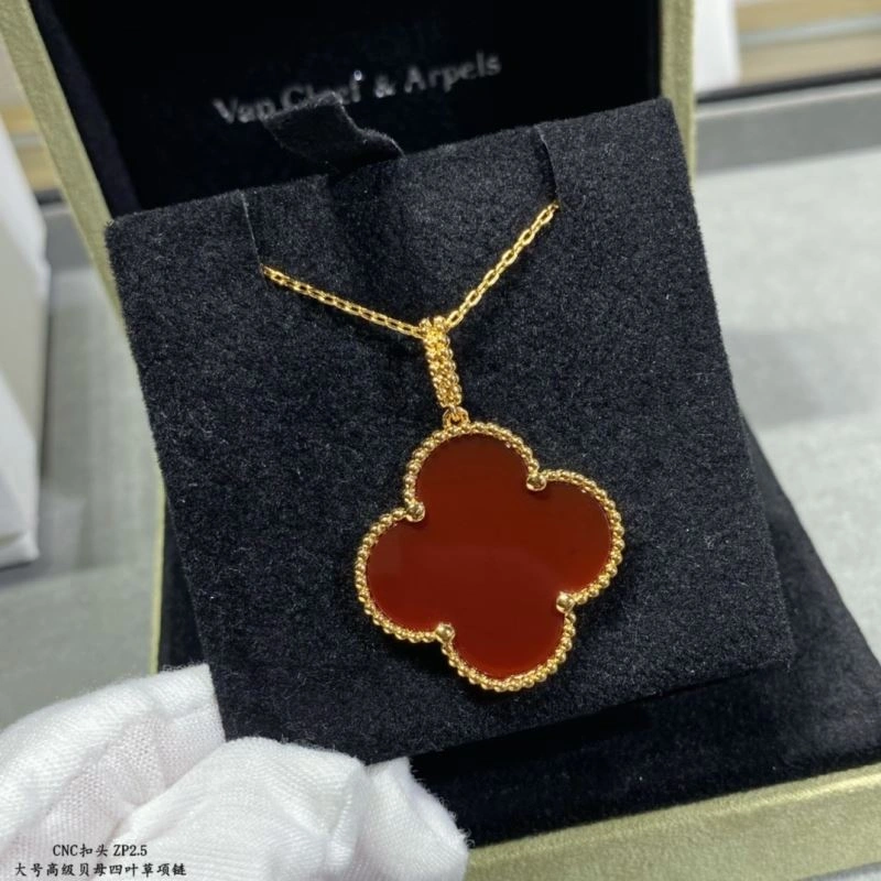 Flexible Vca Necklaces 255136