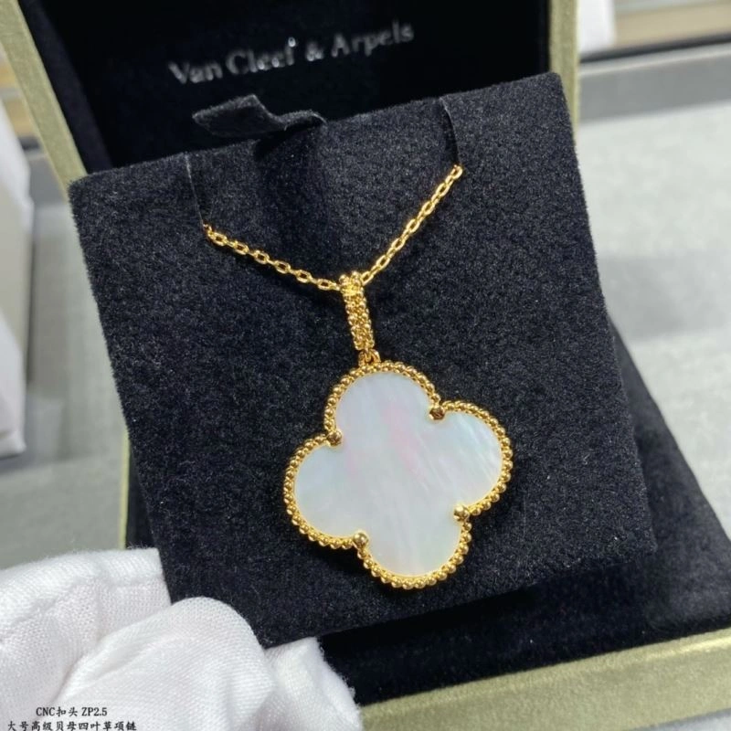 Flexible Vca Necklaces 255136