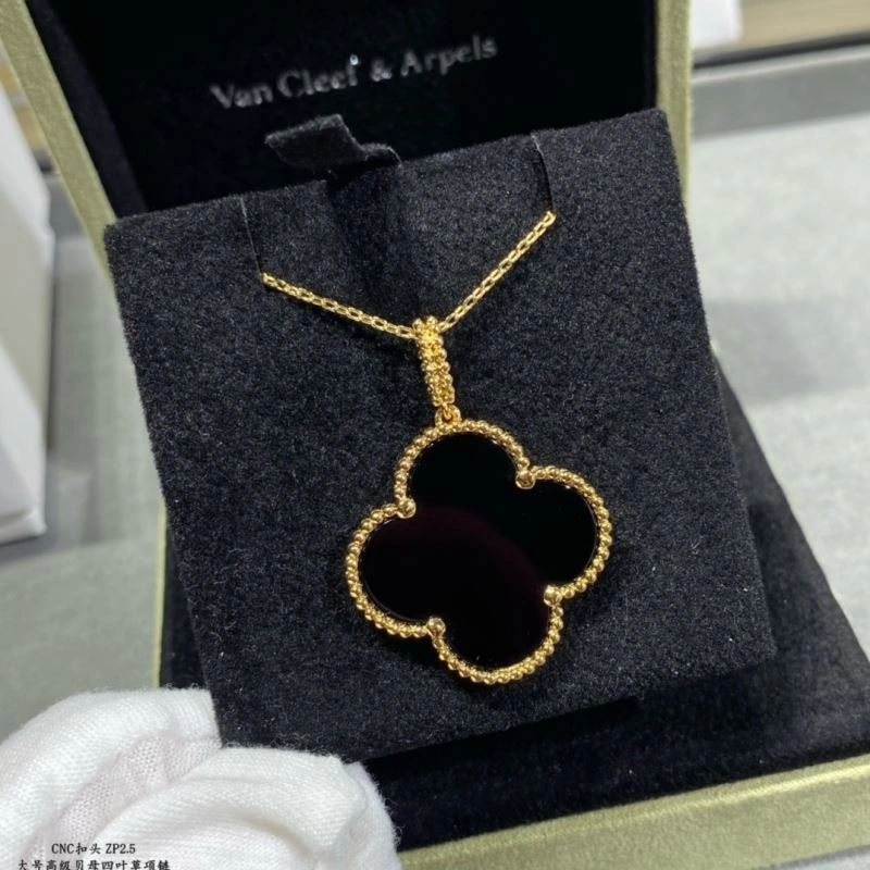 Flexible Vca Necklaces 255136