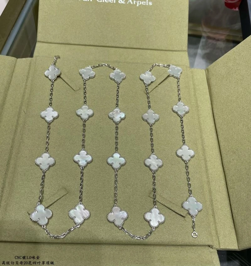 Functional Vca Necklaces 255137