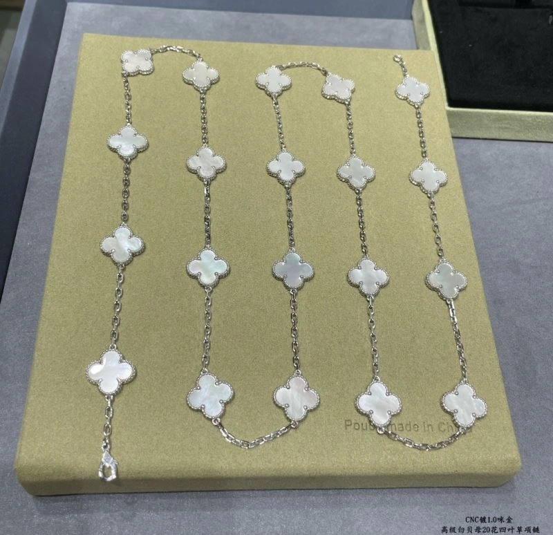 Functional Vca Necklaces 255137