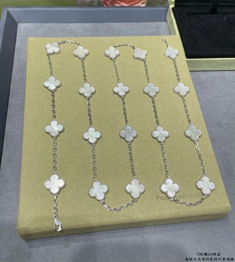 Functional Vca Necklaces 255137