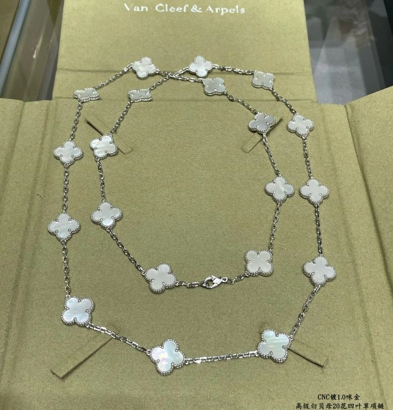 Functional Vca Necklaces 255137