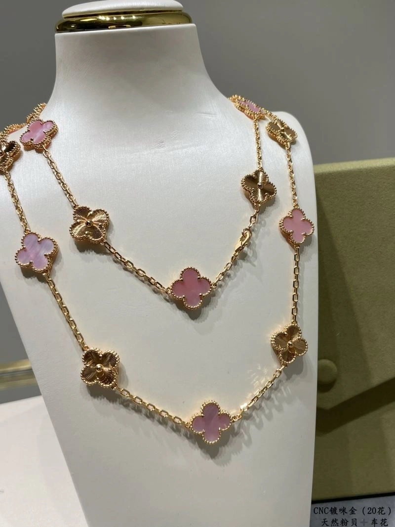 Snug Vca Necklaces 255133
