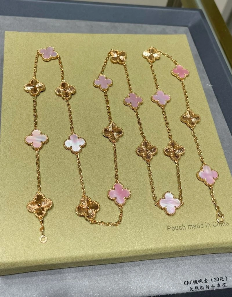 Snug Vca Necklaces 255133