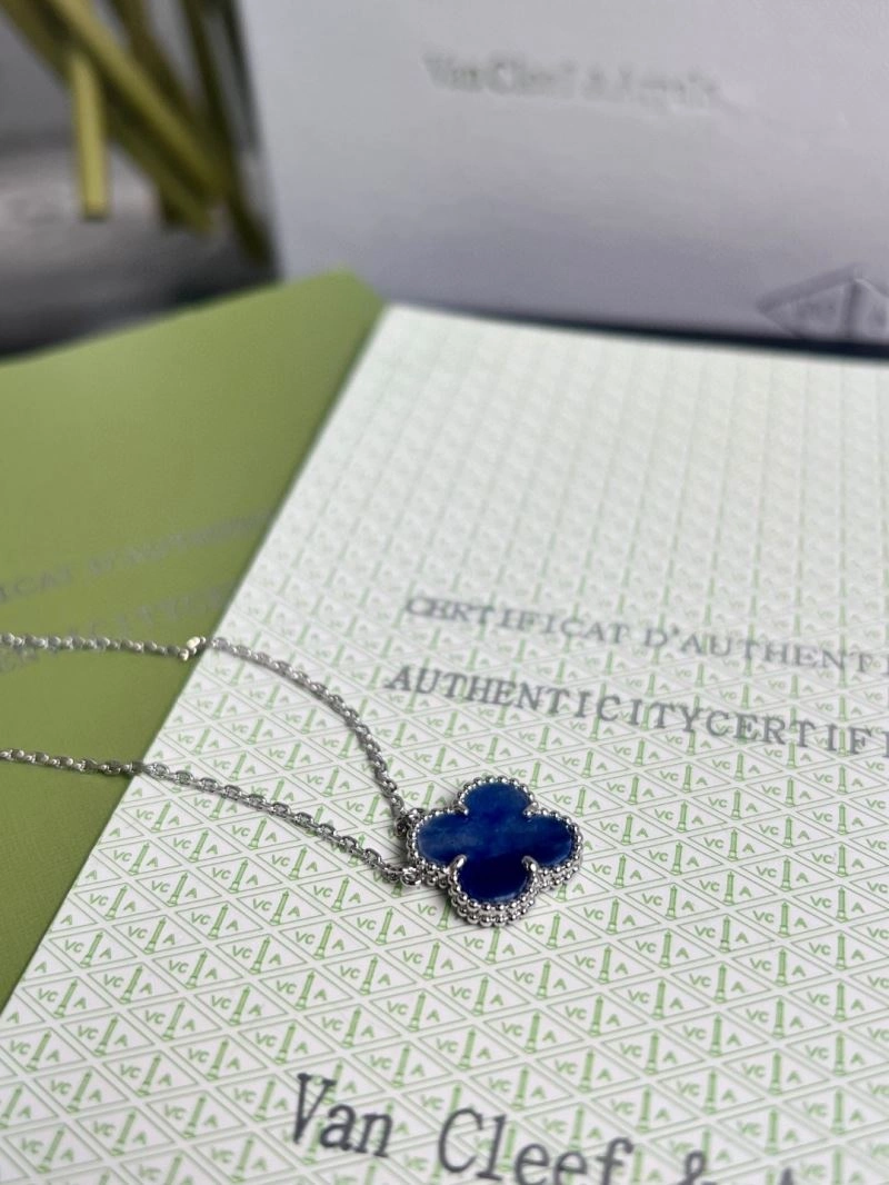 Vca Necklaces Practical 255127