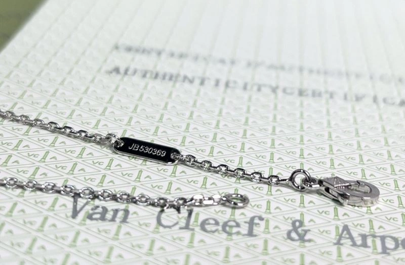 Vca Necklaces Practical 255127