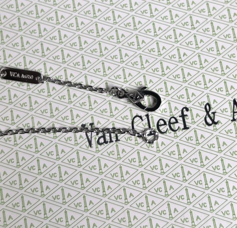 Vca Necklaces Practical 255127