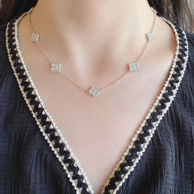 Flexible Vca Necklaces 255130