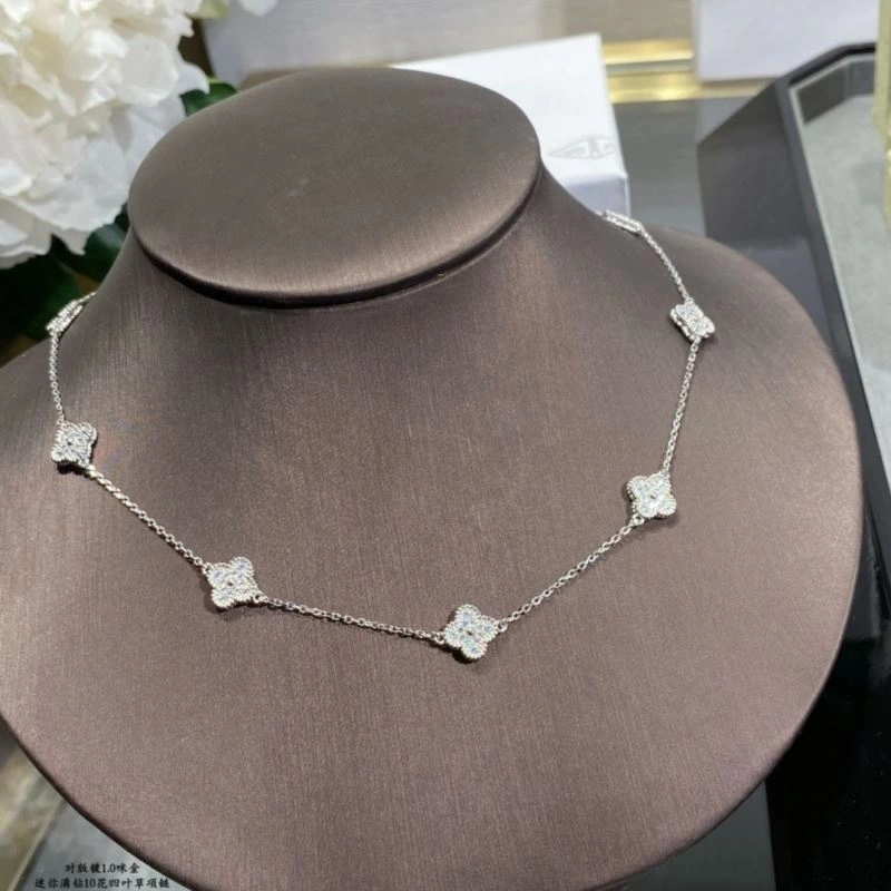 Flexible Vca Necklaces 255130