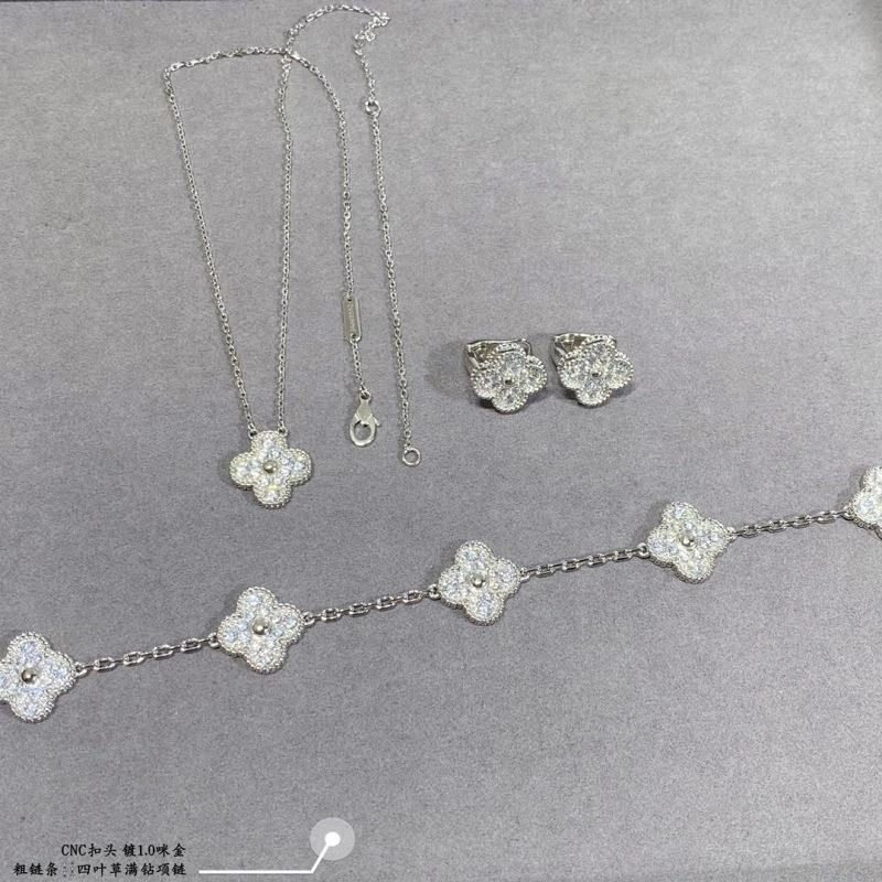 Resilient Vca Necklaces 255109