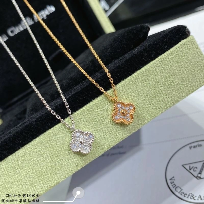 RelaxedFit Vca Necklaces 255139