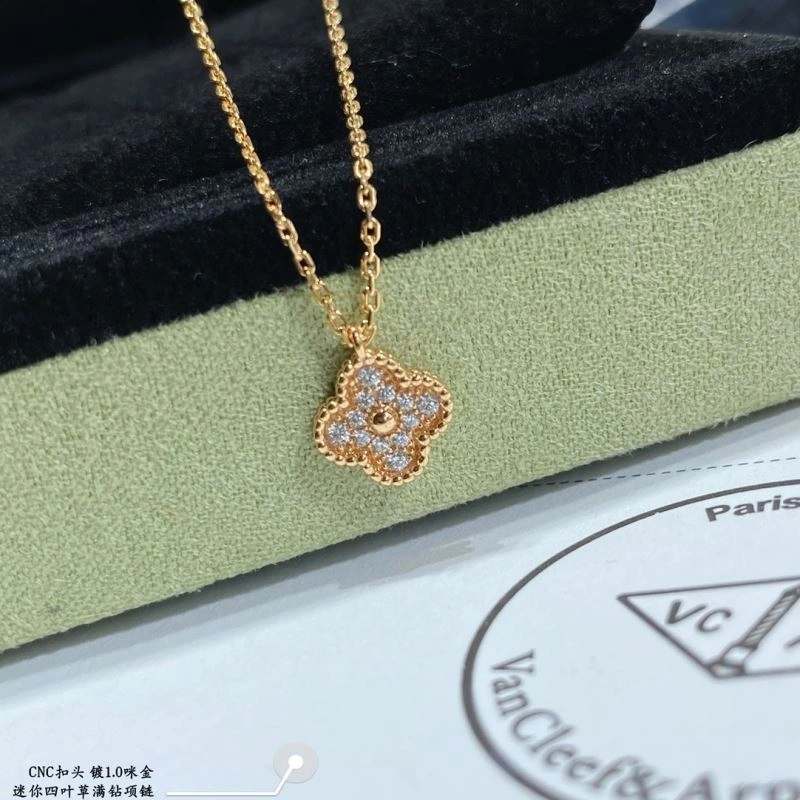 RelaxedFit Vca Necklaces 255139