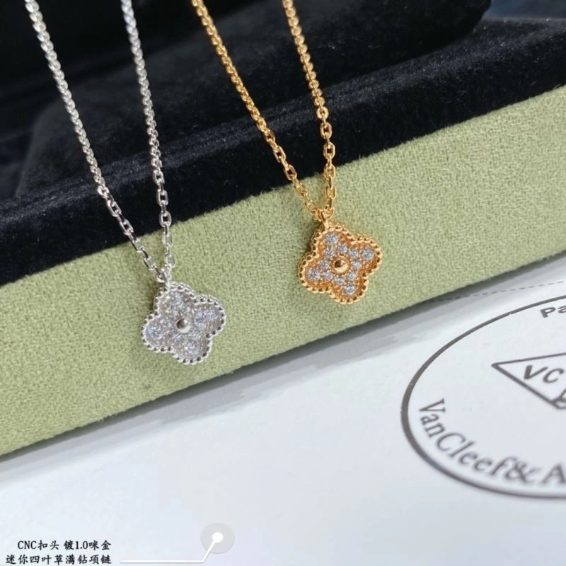 RelaxedFit Vca Necklaces 255139