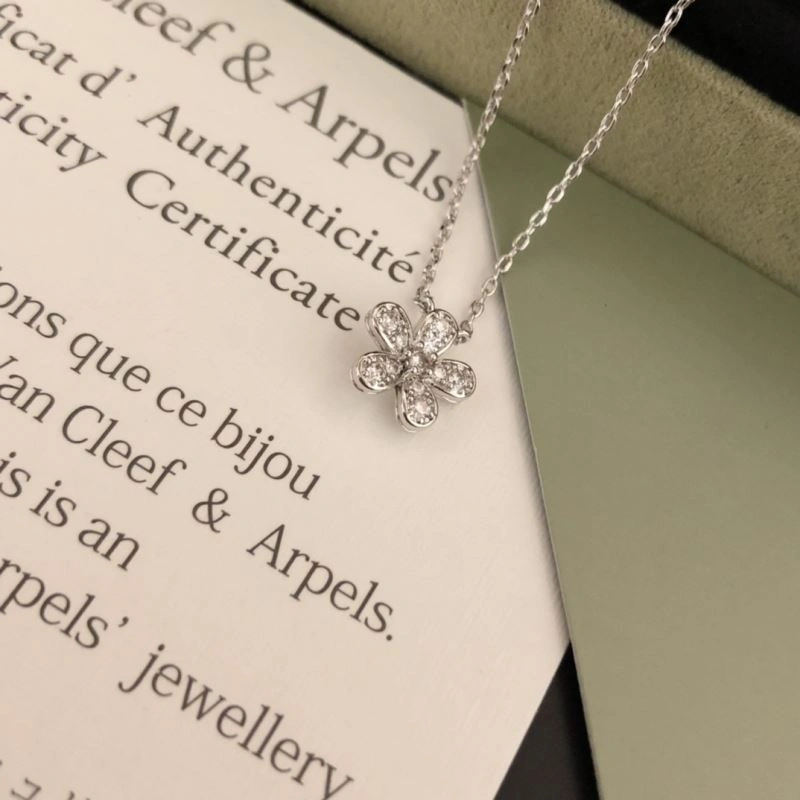 AllSeason Vca Necklaces 255104
