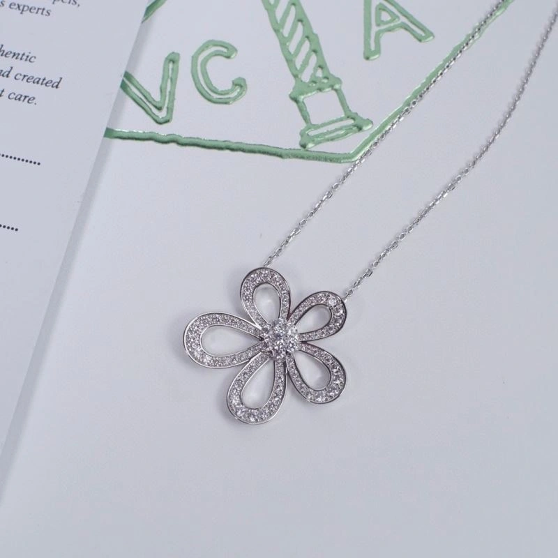 Vca Necklaces SmoothTexture 255001