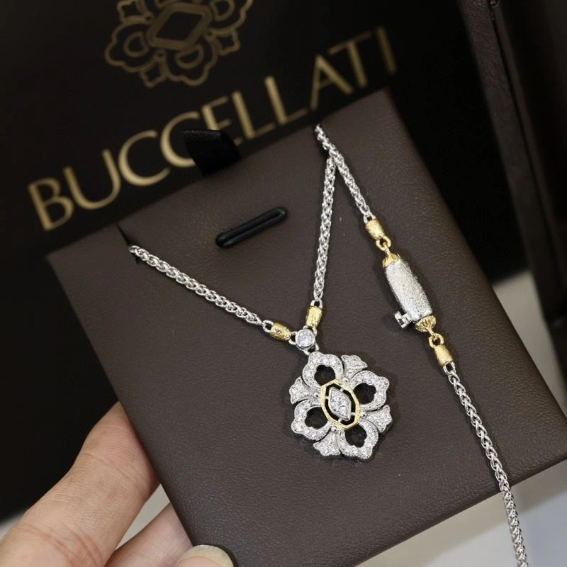 UrbanChic Vca Necklaces 255000