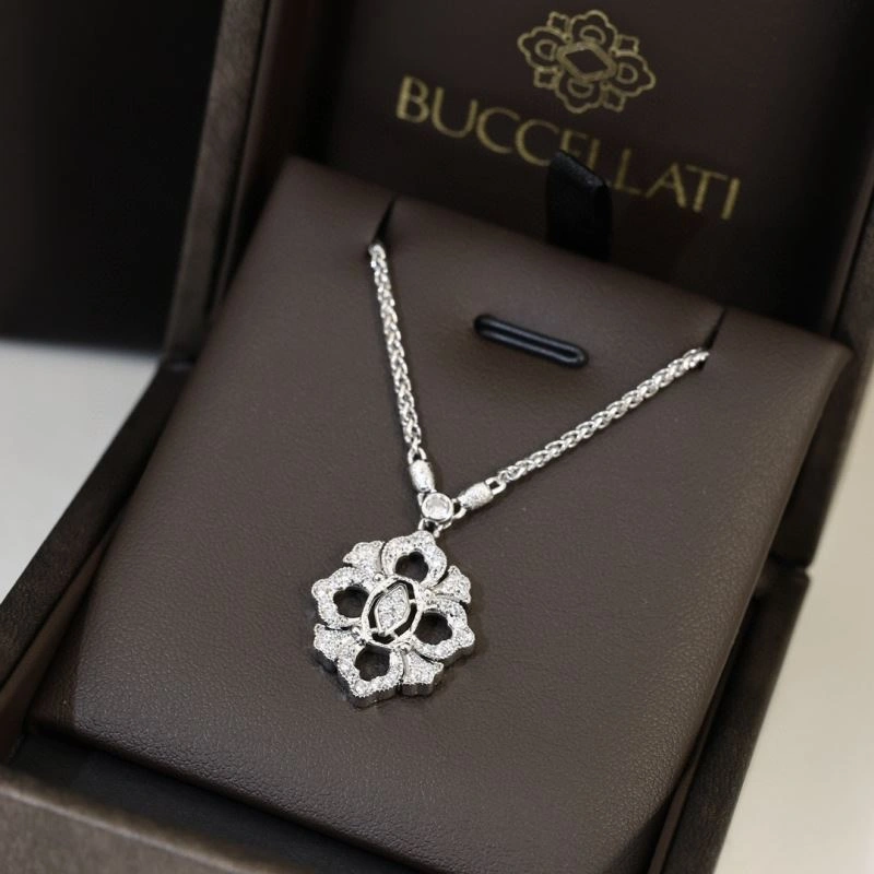 UrbanChic Vca Necklaces 255000