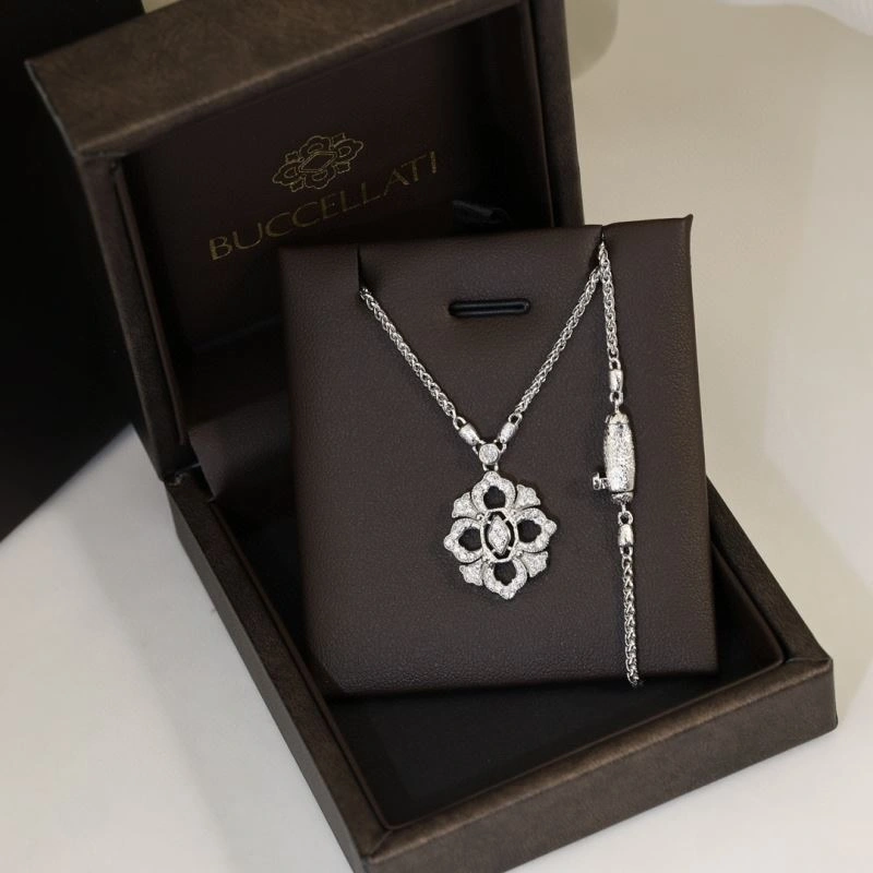 UrbanChic Vca Necklaces 255000