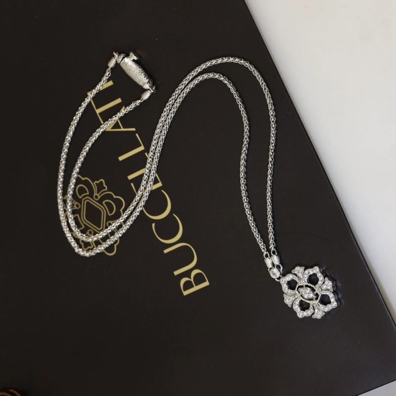 UrbanChic Vca Necklaces 255000