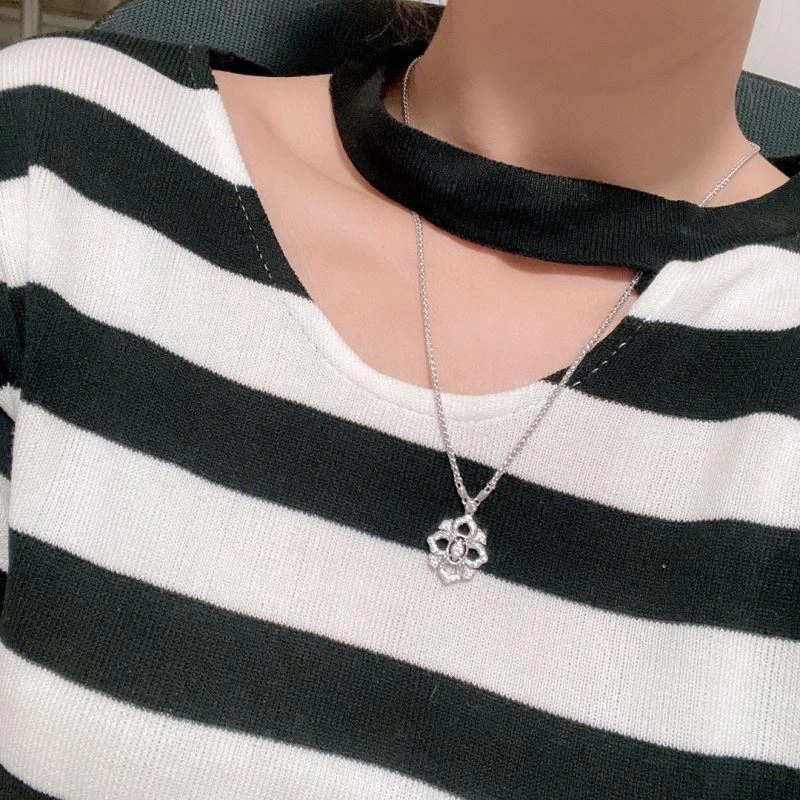 UrbanChic Vca Necklaces 255000